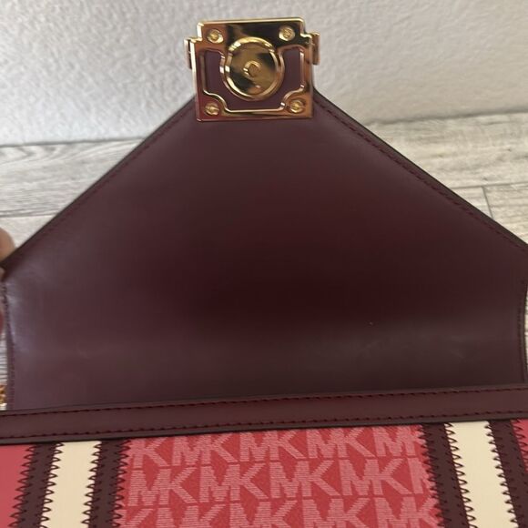 Michael Kors Pink and White Chevron Shoulder Bag - Picture 10 of 13